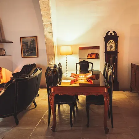 Oinoessa Traditional Boutique *