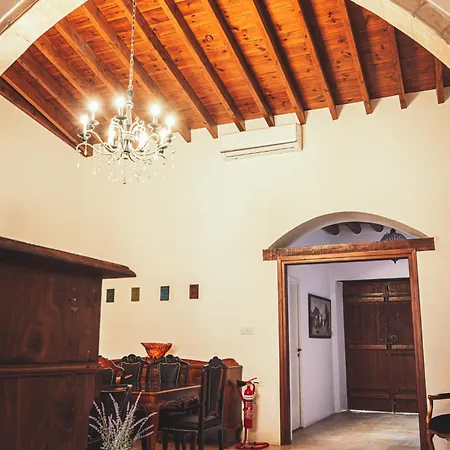 Oinoessa Traditional Boutique Lofou