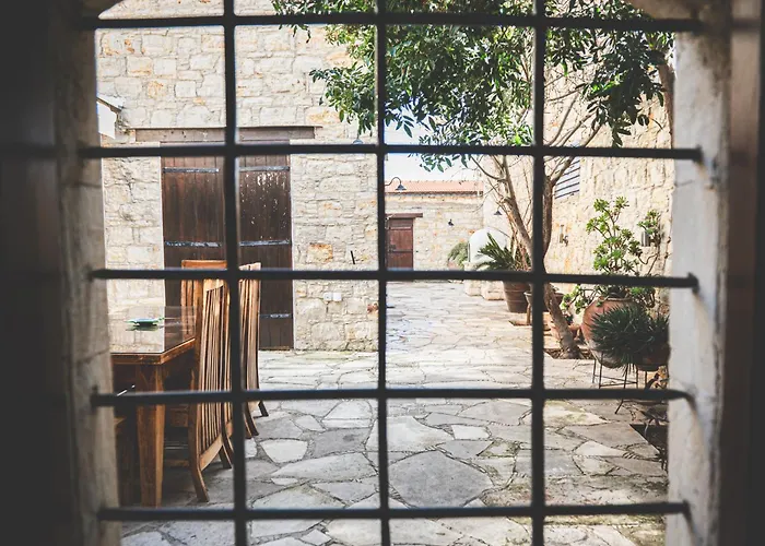 Oinoessa Traditional Boutique *