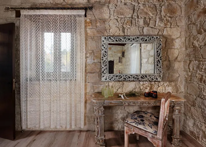 Oinoessa Traditional Boutique * Lofou