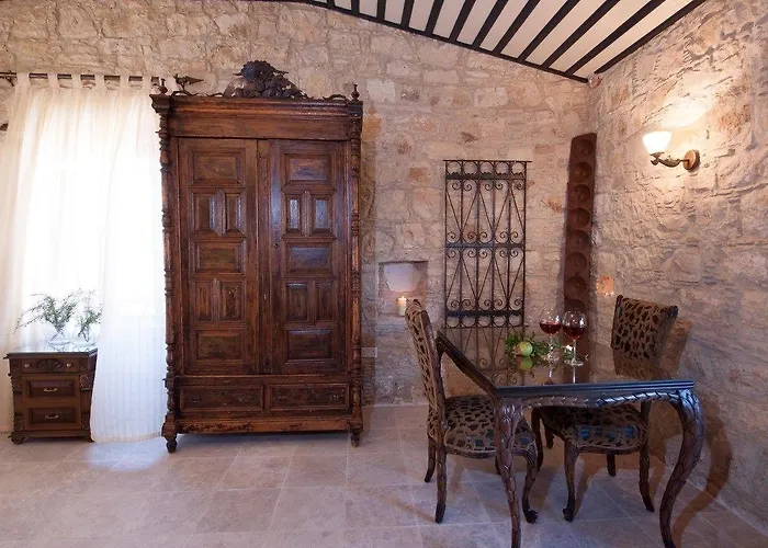 Oinoessa Traditional Boutique * Lofou