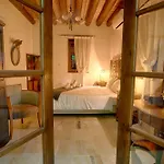 Oinoessa Traditional Boutique