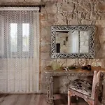 Oinoessa Traditional Boutique * Lofou