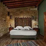 Oinoessa Traditional Boutique
