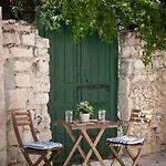 Landhaus Oinoessa Traditional Boutique Lofou