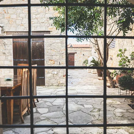 Oinoessa Traditional Boutique *