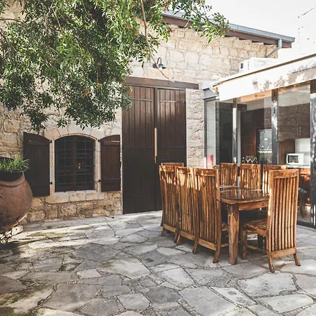 Oinoessa Traditional Boutique *