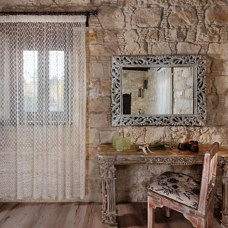 Oinoessa Traditional Boutique * Lofou