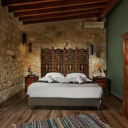 Oinoessa Traditional Boutique
