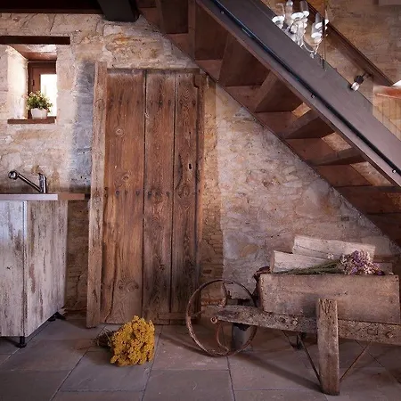 Oinoessa Traditional Boutique Casă la țară Lofou