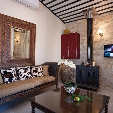 Oinoessa Traditional Boutique *