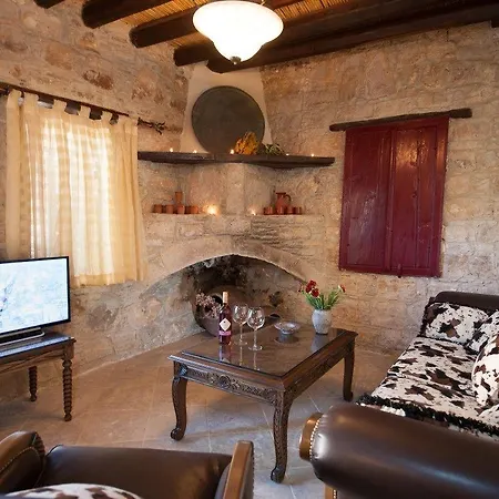 Oinoessa Traditional Boutique * Lofou