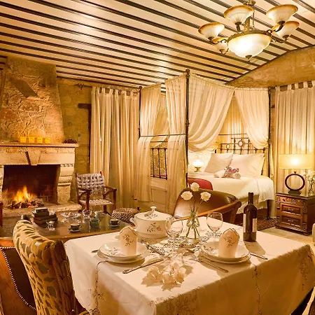 Oinoessa Traditional Boutique