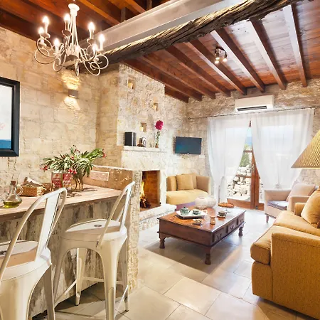 Oinoessa Traditional Boutique * Lofou