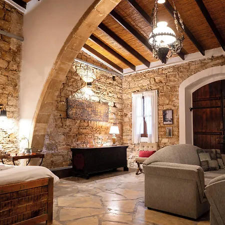 Oinoessa Traditional Boutique