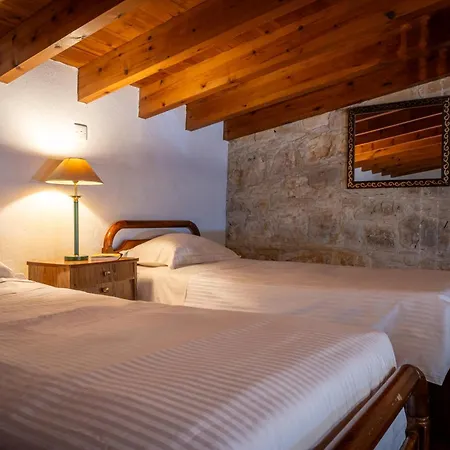 Oinoessa Traditional Boutique * Lofu