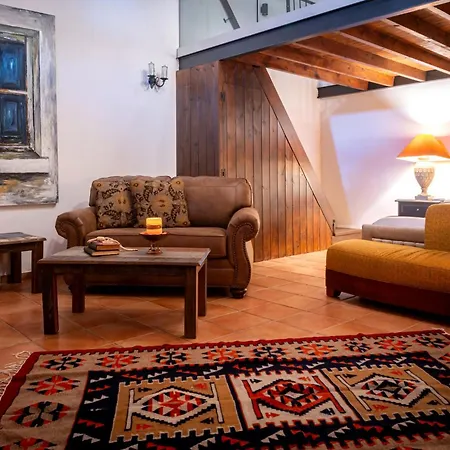 Oinoessa Traditional Boutique Kır Evi