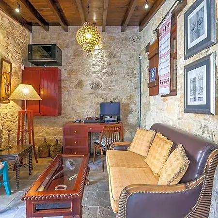 Oinoessa Traditional Boutique Casă la țară Lofou