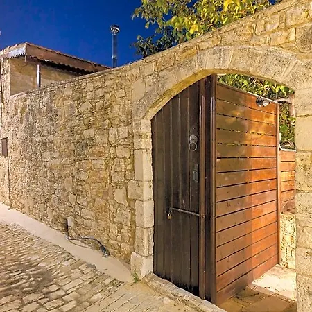 Oinoessa Traditional Boutique منزل ريفي لوفو