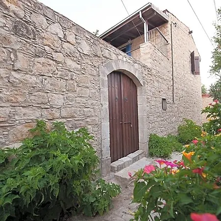 Oinoessa Traditional Boutique Casă la țară Lofou
