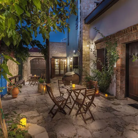 Oinoessa Traditional Boutique