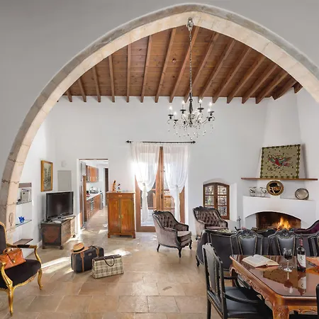 Oinoessa Traditional Boutique Lofou