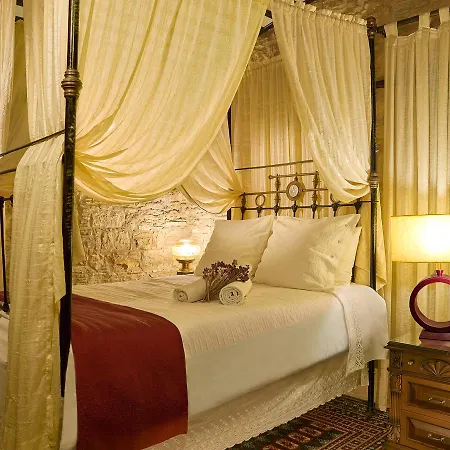 Oinoessa Traditional Boutique *