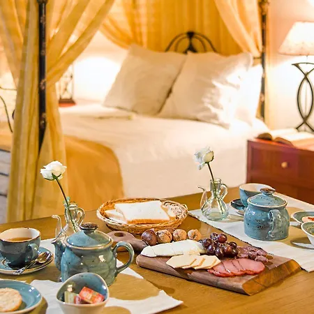 Oinoessa Traditional Boutique *