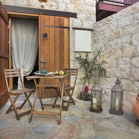 Oinoessa Traditional Boutique *