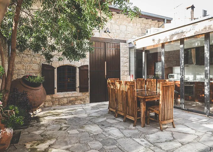 Oinoessa Traditional Boutique *