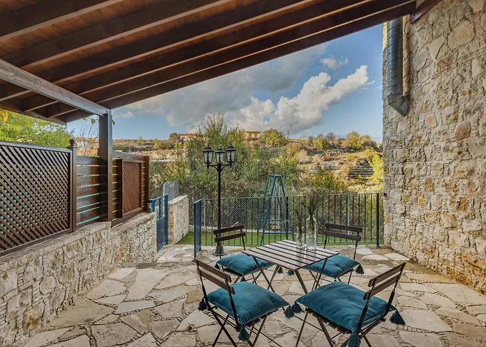 Oinoessa Traditional Boutique