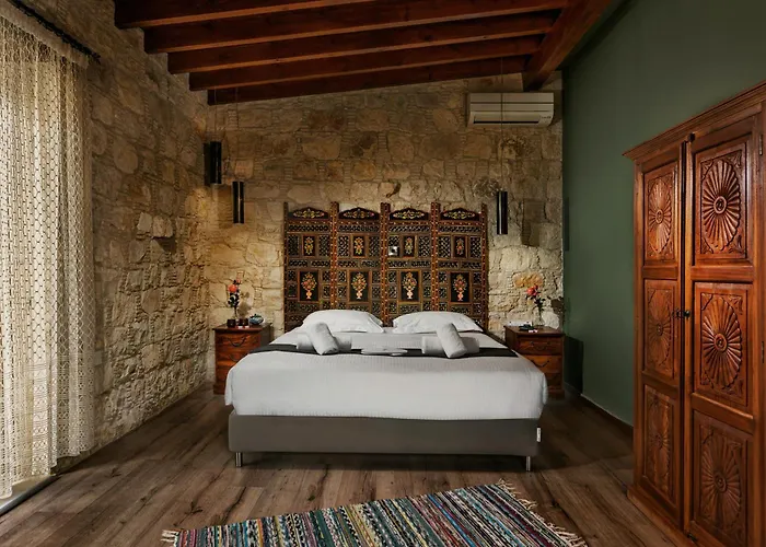 Oinoessa Traditional Boutique