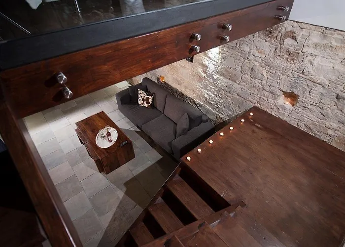 Oinoessa Traditional Boutique Lofu