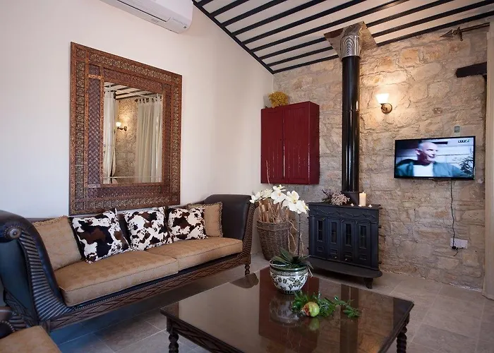 Oinoessa Traditional Boutique *