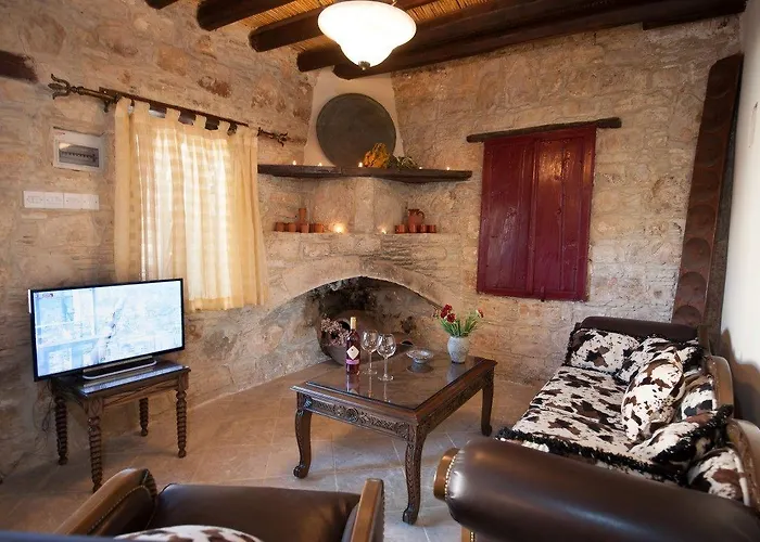 Oinoessa Traditional Boutique * Lofou