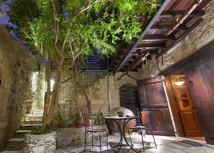 Oinoessa Traditional Boutique * Lofu