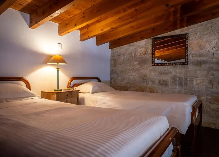 Oinoessa Traditional Boutique * Lofu